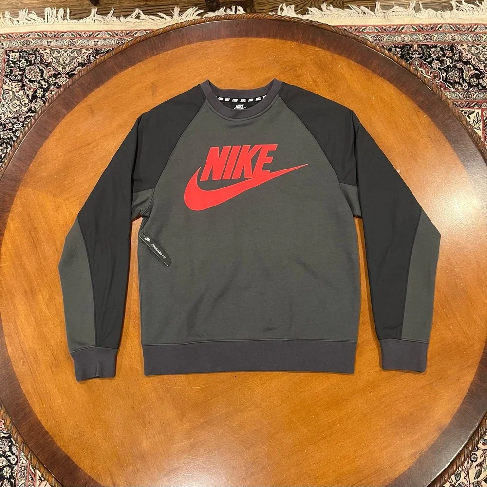 NWT $70 Nike Men’s Standard Fit Hybrid Sweatshirt Gray/Red Pullover Small Crew